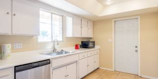 1047 E Alameda Dr Gallery 17