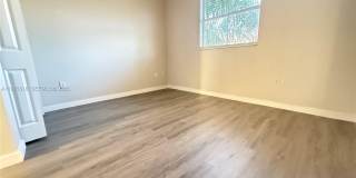 978 NE 42nd Pl Gallery 16