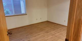Sammamish Waterway 1 Bedroom + Den 1 BA Condo $1995.00 Gallery 9
