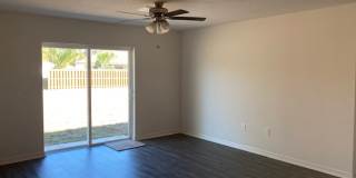 Like New 3/2/2 house with a screened in porch. Gallery 26