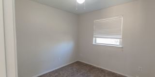 MORE SPACE. MORE CONVENIENCE. A GREAT CENTRAL MOORE LOCATION. Gallery 21