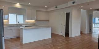 915 North Ridgewood Place Gallery 6
