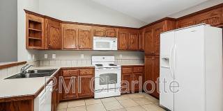 Room in 3 Bedroom Home at S Ridge Ave Gallery 3