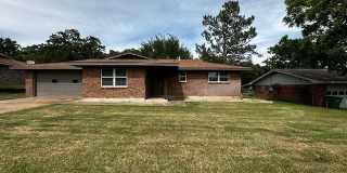 829 N Charlotte Avenue Gallery 1