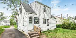 Newly Renovated - 3 Bed, 1.5 Bath Single-Family Home w/ Garage!! Gallery 35