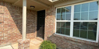 Charming 4 bed 2 bath in Hunters Spring *  Mustang schools Gallery 4