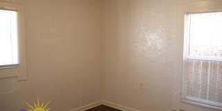 Cozy 2 Bed 1 Bath 728qft single family home in Oak Park Gallery 17