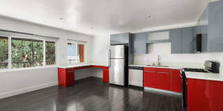 1321 W 36th Place Apartments Gallery 6