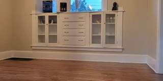 Heights 3br 1b 2 car garage with remote openers Gallery 1