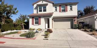 Beautiful 2022-Built 4-Bedroom Home in Elk Grove with Loft & Solar Gallery 1