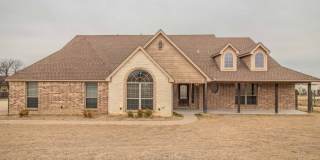 Beautiful Traditional Home on Over an Acre in Weatherford! Gallery 1