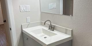 8020 East Oak Street Gallery 6