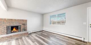 Updated 2 Bed Townhouse w/ Utilities Included! Gallery 6