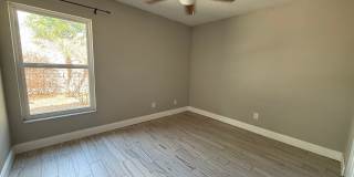 ~~~ Stunning 3-Bedroom, 2-Bath Home with 2-car garage and Private Pool. ~~~ Gallery 25