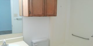 5725 Crestmore - 2/Bed 2/Bath - $1000/month Gallery 7