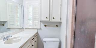 Spacious 4/3 bathroom Home Gallery 9