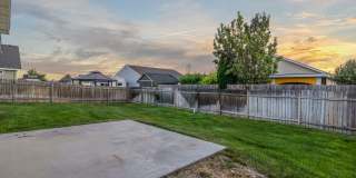 3 Bedroom, 2 Bath, 2-Car Garage with Room to Park Your Toys! Gallery 17