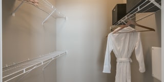 Vintage Foxland Apartments Gallery 14