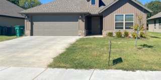 Beautiful Home in Rogers Gallery 1