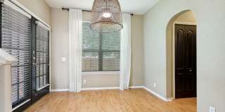 Two Bedroom Townhouse, Great Location! Gallery 6
