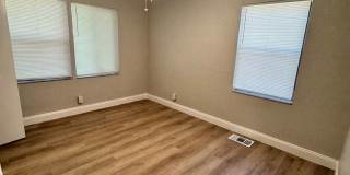 FOR RENT!! CUTE AND COZY BUNGALOW STYLE 3 BEDROOM 1 BATH SINGLE FAMILY HOME (MOVE IN SPECIAL).. Gallery 10