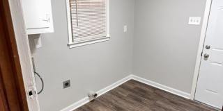 Beautifully Updated 4 bedroom 2 bath Gallery 10