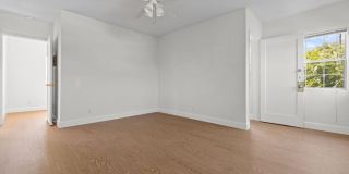 2528 1/2 Military Ave Gallery 11
