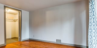 Unique with a Artsy Flare    2 Bed/1.5 Bath in Edgemere Park $995/month! Gallery 36