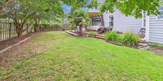 Beautiful 3 bd/ 2.5 house with Renovated Kitchen Gallery 42