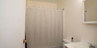 Huge 4 bed 2 bath townhouse near Northeastern with a move in special! Gallery 3