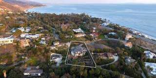 4 Bed, 5 bath home with stunning ocean views located in Malibu hills Gallery 55