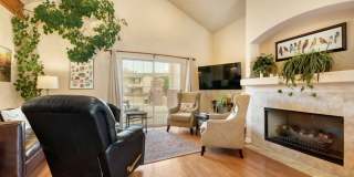 Top-Floor Serenity: Bright & Modern Fully Furnished Boulder Retreat Gallery 10