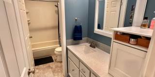 Rare Kirkland Condo on the Juanita Waterfront! Available August 1st, 2026! Gallery 13