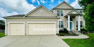 Wood Floors, Open Layout, Plenty of Natural Light, and Fenced Yard! Gallery 1