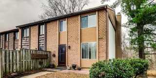COMING SOON - Updated 3+2.5 End Unit w/ 2 PARKING SPACES Gallery 1