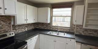 Large House Midtown Gallery 7