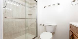 Beautiful and Spacious Lower Level Unit, Separate Entrance, Util. Included-Potomac, MD Gallery 7