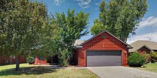 Beautiful 3 Bed 2 Bath Home in Moore Schools Gallery 1