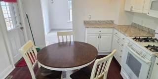 1526 Rapids Street Gallery 9