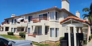 Vibrant 2 bedroom/2 bath condo in a great community with quick access to main commuter arteries Gallery 1