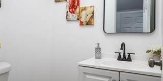 120 Woodland Street Gallery 34