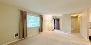 Super Cute 2 Bedroom Condo in Tigard!!! Water, Sewer and Garbage Included!!! Gallery 5