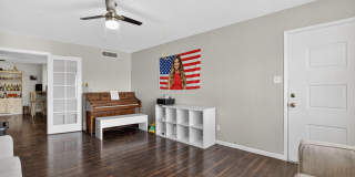 123 E ERIE Drive Gallery 17