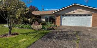 3BR Single-Level Home in NE Salem | Tons of Storage! Gallery 1