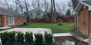 Charming 3-Bedroom Home with Spacious Backyard – Prime Location Gallery 29
