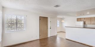 LOVELY 2 bedroom Condo Ready for Immediate Move in!! Gallery 22