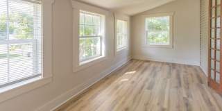 Large Centrally Located Home for Rent! Gallery 27