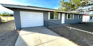 Great 3 Bedroom Home Near Splash Pad and Hualapai Elementary School! Great 3 Bedroom Home Near Splash Pad and Hualapai Elementary School! Gallery 1