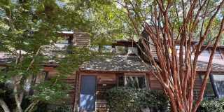 Rustic 2 Bedroom Condo in Convenient Location Gallery 4