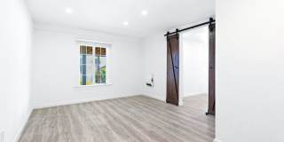 133 Caine Avenue Gallery 17